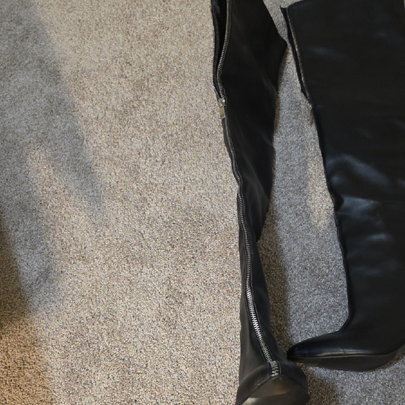 Black Knee-High Women's Boots - Picture 4 of 11